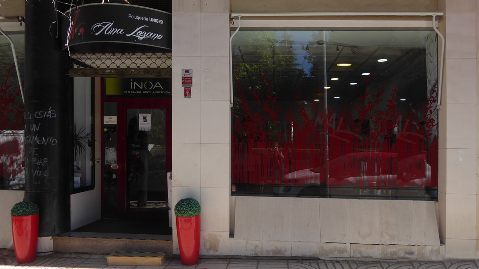 Foto de la entrada a la Peluquería 3h Ana Lozano, en pleno centro de Badajoz